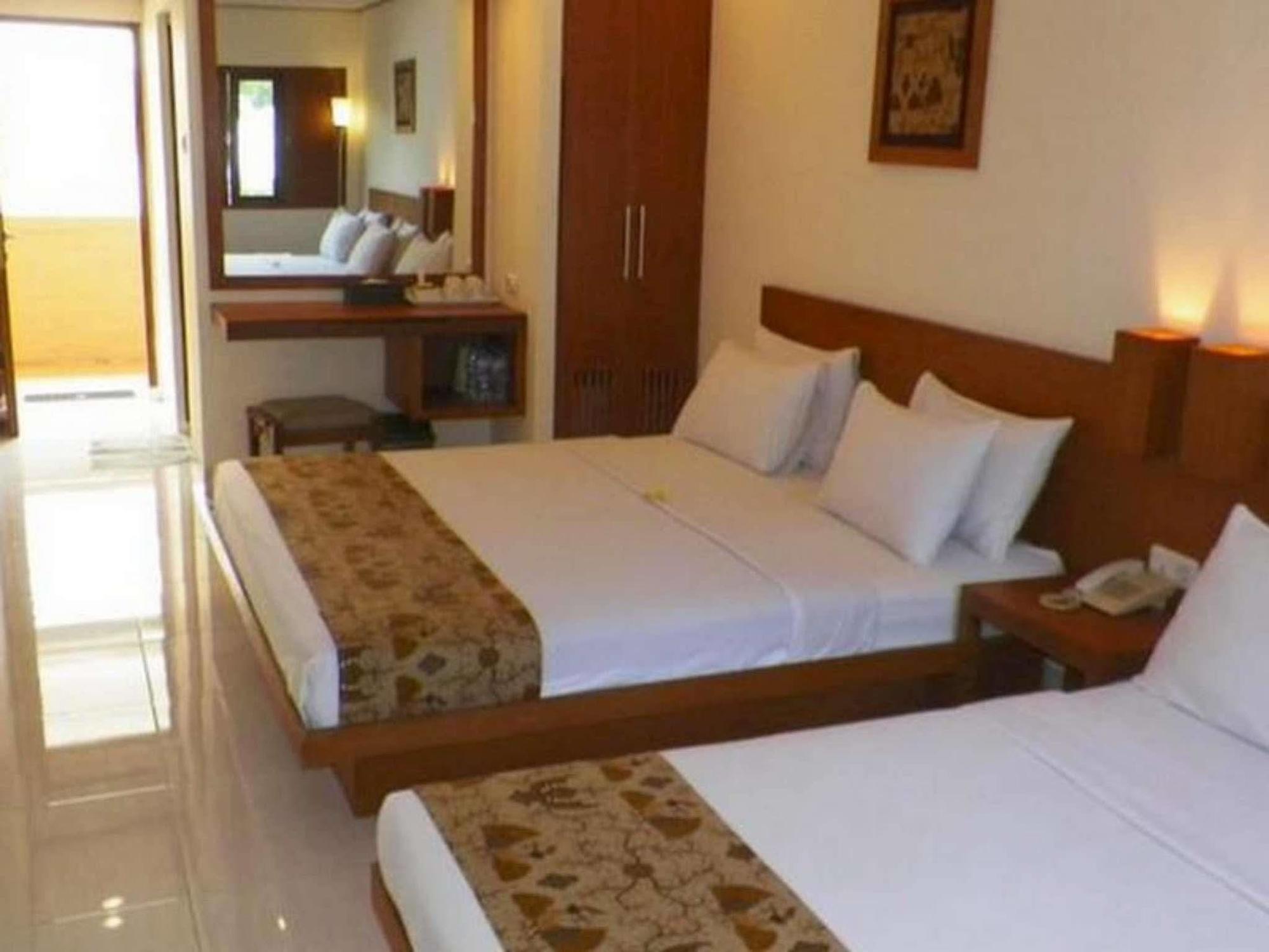 Nyiur Indah Beach Hotel Пангандаран Экстерьер фото